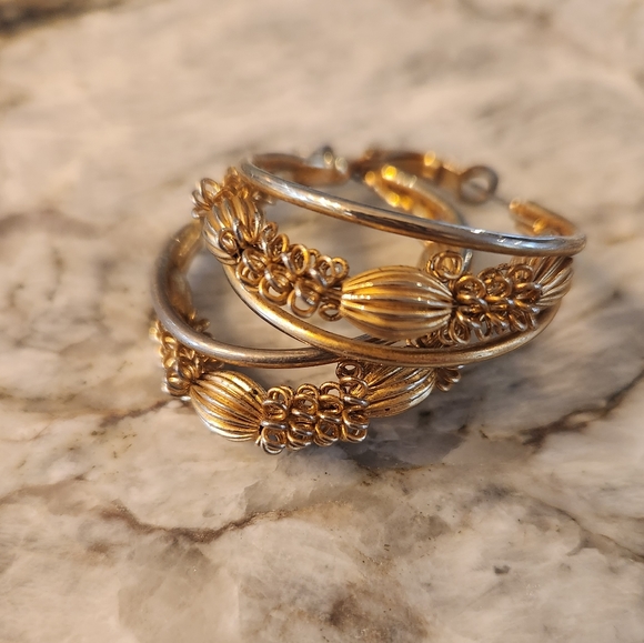 Vintage decorative hoop earrings - Picture 5 of 5